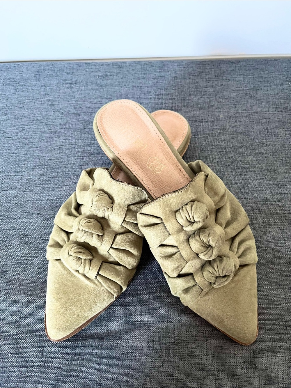 Mi.iM Genuine Leather Knotted Sage Green Suede Pointed Toe Slide Mules Size 7.5